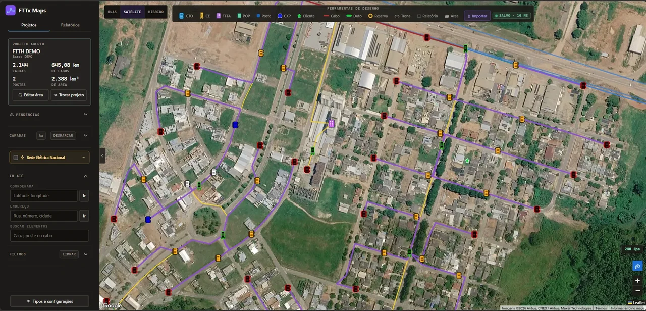 FTTx Maps aberto num projeto: caixas, cabos e reservas desenhados sobre a imagem de satélite de um bairro